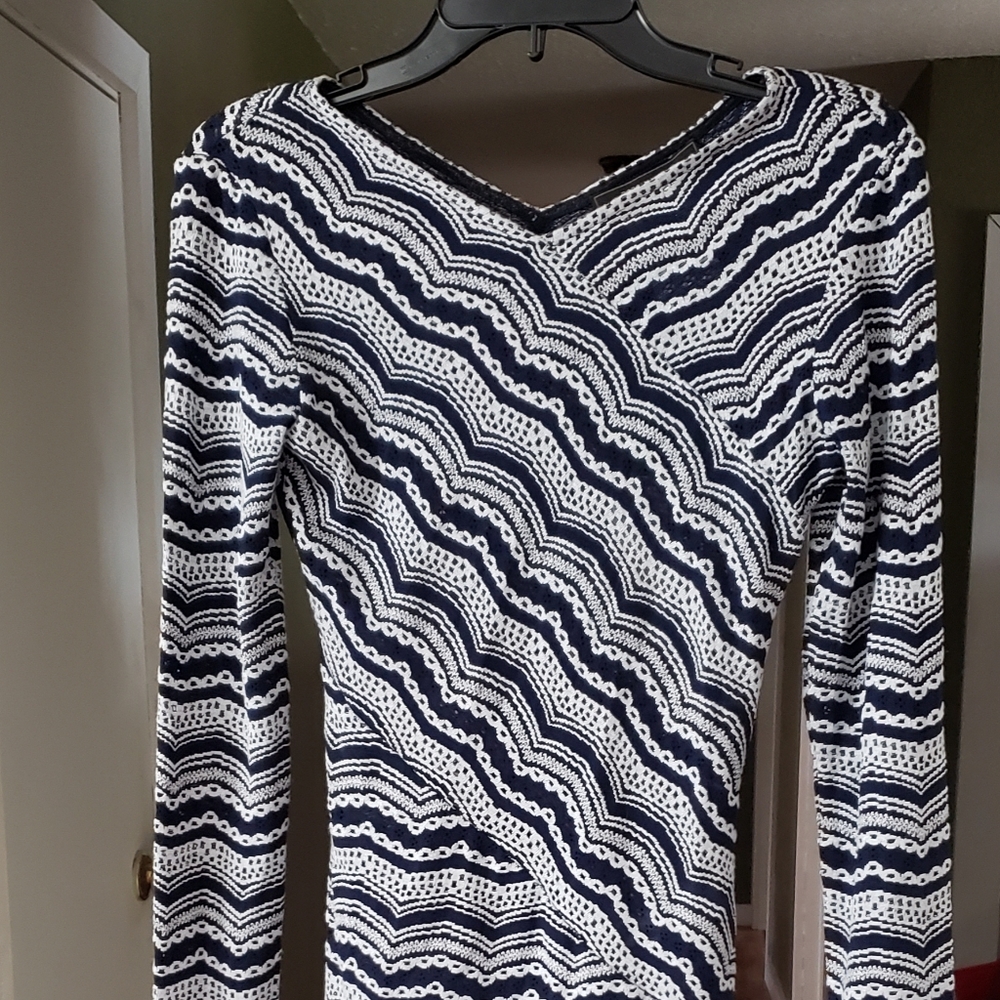 BCBG long sleeve top
